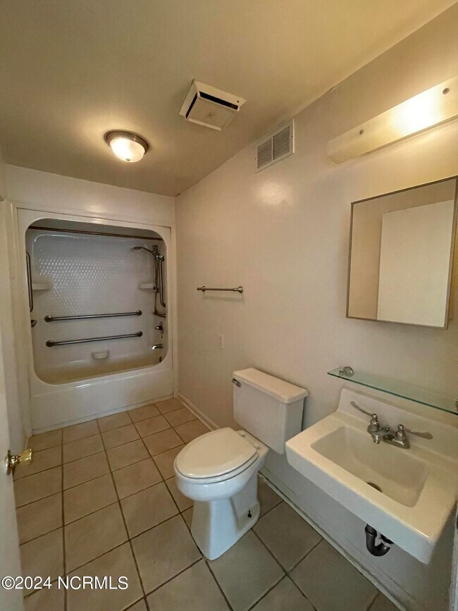 Building Photo - 207 Cordell Cir