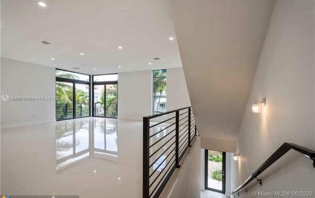 Foto del edificio - 909 NE 16th Ter  6 Fort Lauderdale Fl 33304