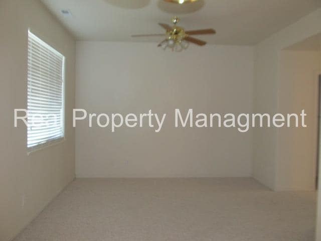 Building Photo - 3 Bedroom Townhome in Smithfield.  Available for August move in!