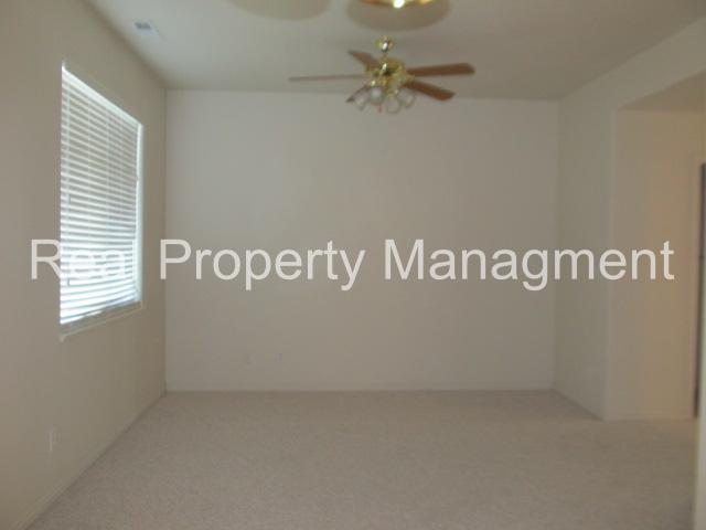 Foto del edificio - 3 Bedroom Townhome in Smithfield.  Available for August move in!