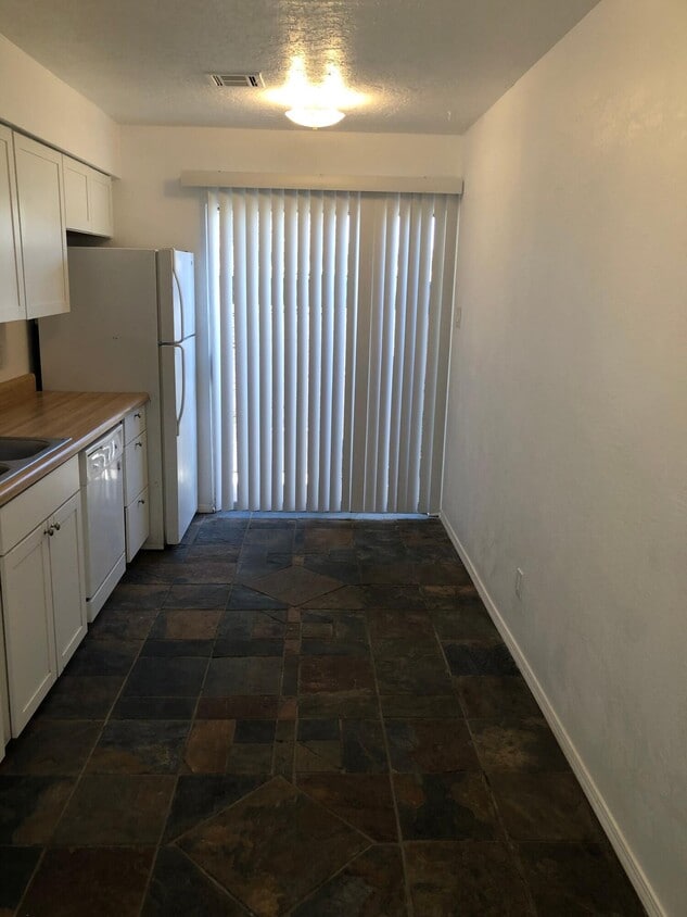 Building Photo - 1205 Chelwood Park Blvd NE