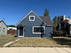 Building Photo - 2311 Darrow Ave