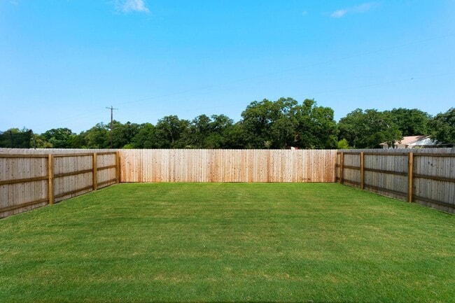 Photo - Immaculately maintained 3 Bedroom 2 Bathro... House