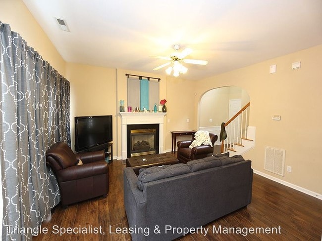 Building Photo - 4921 Delta Lake Dr