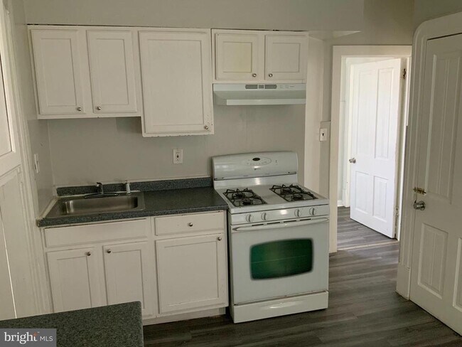 Foto del edificio - 433 Bentley Ave