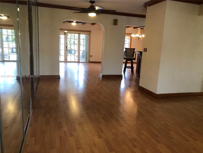 Building Photo - 10925 SW 52nd Dr