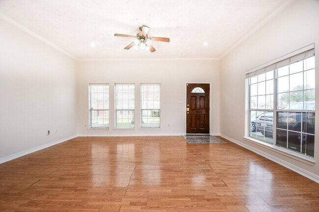 Foto del edificio - 4230 Benard Ct