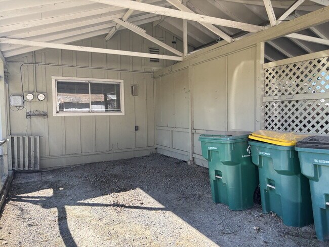 Foto del edificio - Tidy duplex in Diamond Springs close to shopping and Placerville!