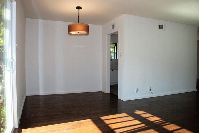 Building Photo - 52 Tamalpais Ave