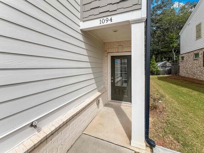 Foto del edificio - Fantastic 3 BR/2.5 BA Marietta Townhome in...