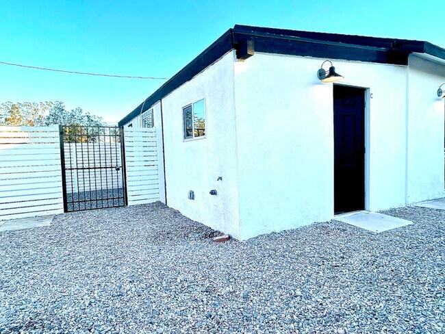Building Photo - 1538 W McKinley St