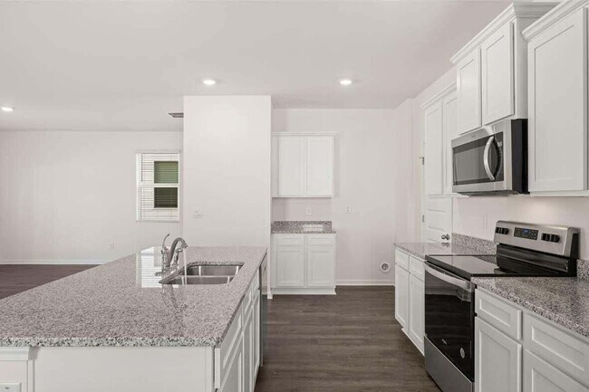 Building Photo - Beautiful Home 4 Bedroom 2.5 Bath