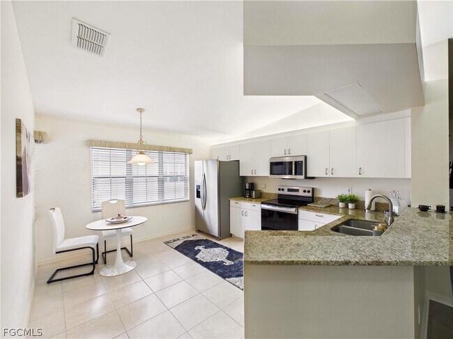 Foto del edificio - 7435 Plumbago Bridge Rd