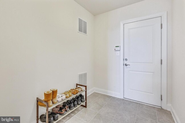 Foto del edificio - 22894 Oakgrove Rd