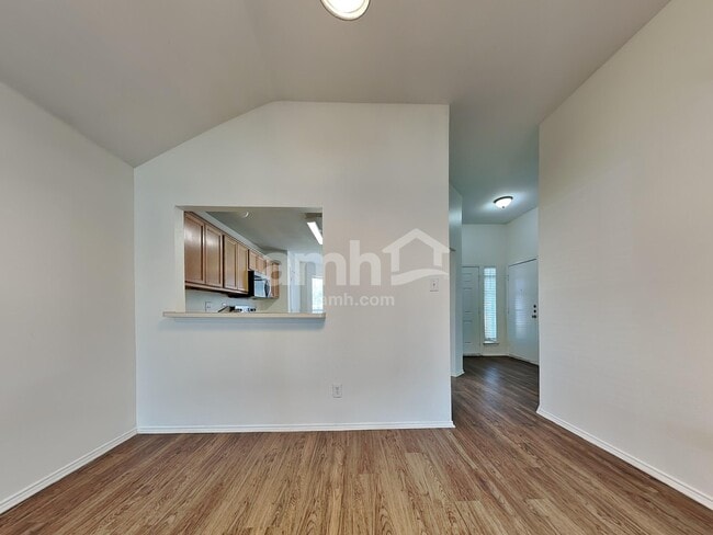 Building Photo - 115 Windsor