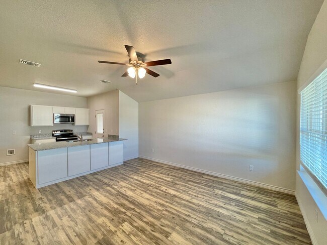 Building Photo - 1821 Castroville Trl