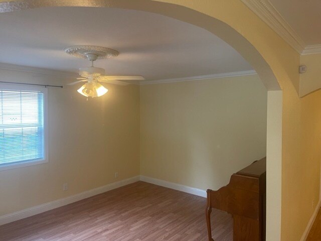 Building Photo - 209 Sunset St