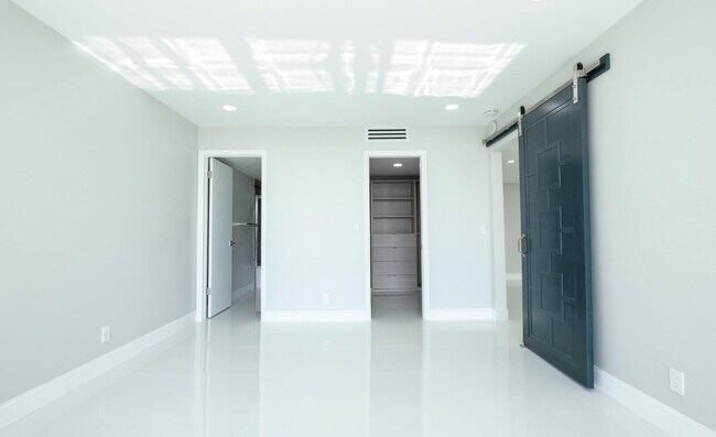 Building Photo - 2400 Presidential Way