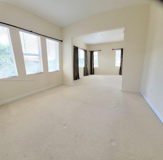 Foto del edificio - 6033 NW 118th Dr