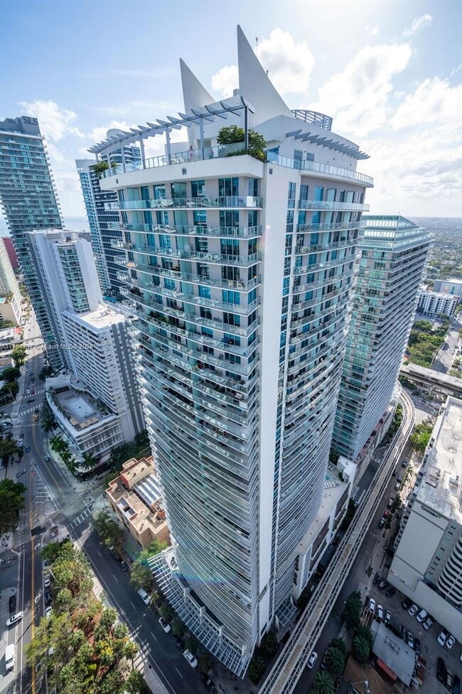 Building Photo - 1000 Brickell Plz