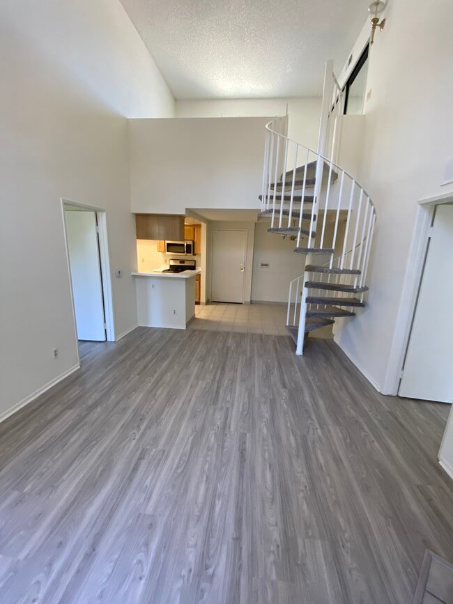2BR, 2BA & Loft - 1125SF - - A & J Investments