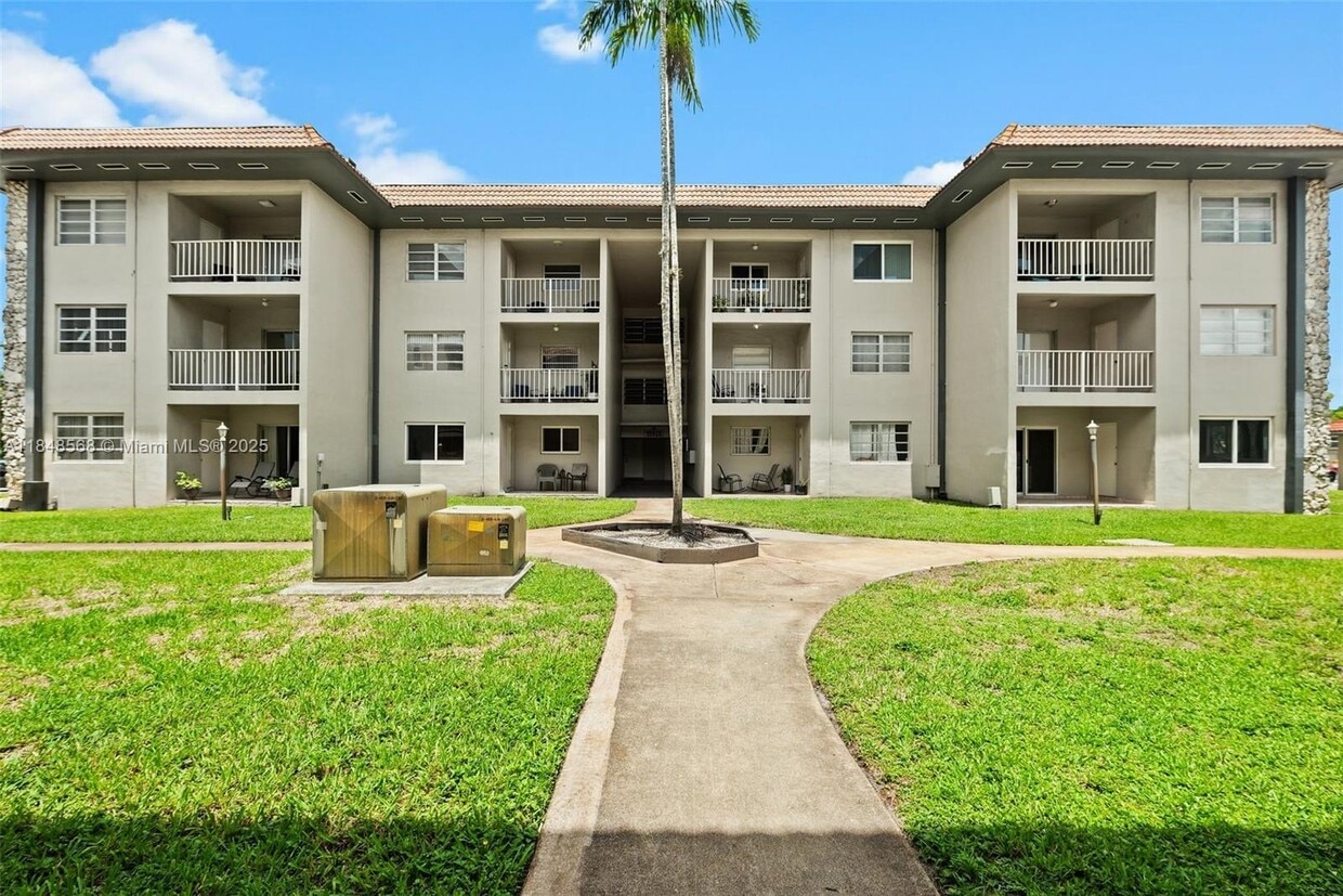 Foto principal - 13920 Lake Placid Ct