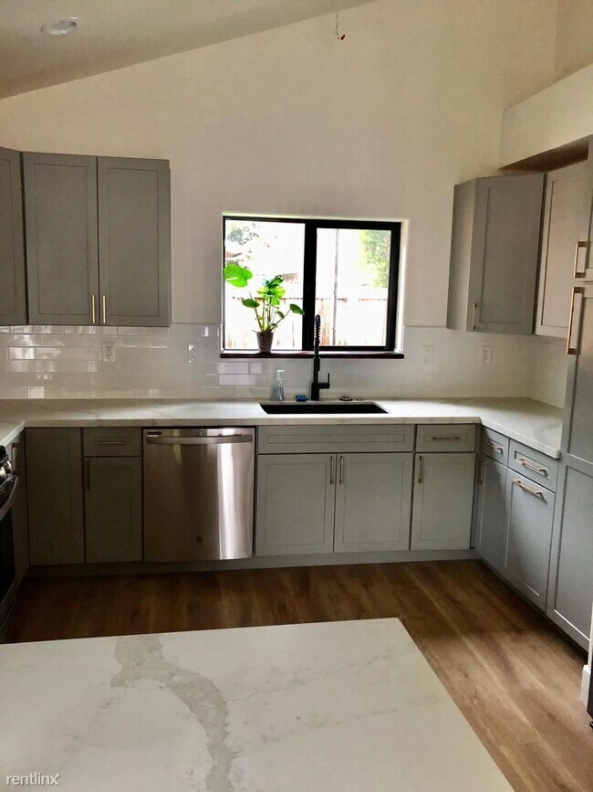 Foto del edificio - 2 br, 1 bath House - 1871A Brown St