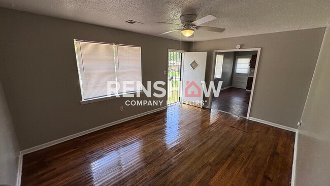 Building Photo - 386 Navy Dr