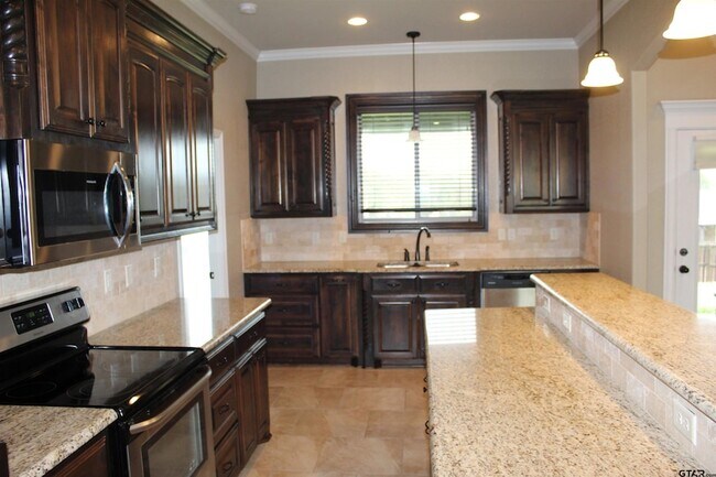 Foto del edificio - 1811 Spruce Pine Lane