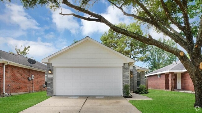 Building Photo - 5023 Deer Point Dr