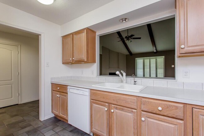 Foto del edificio - 13538 Brook Hollow Dr