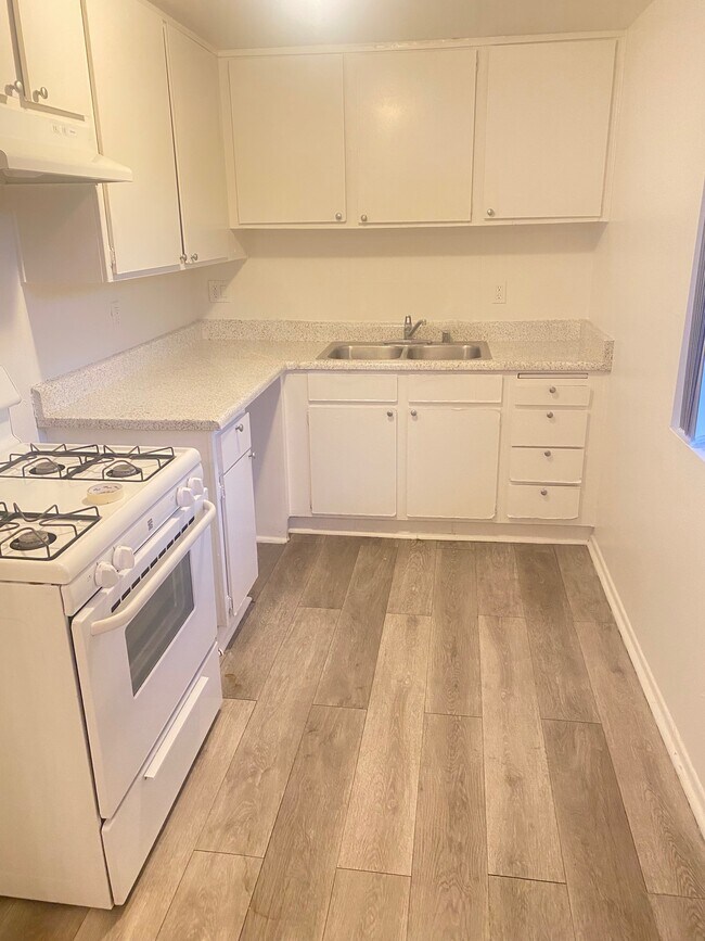 Rosepointe Apartments 1008 Rosemont Ave Los Angeles, CA