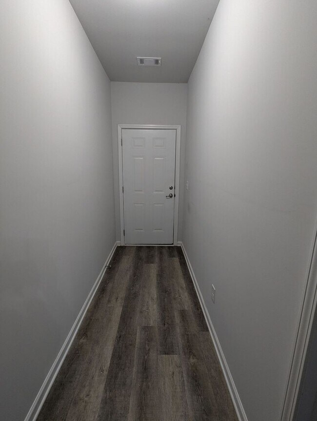 Foto del edificio - Beautiful 2 Bedroom 2 Bath off of Meriweather Road. *Coming Soon*