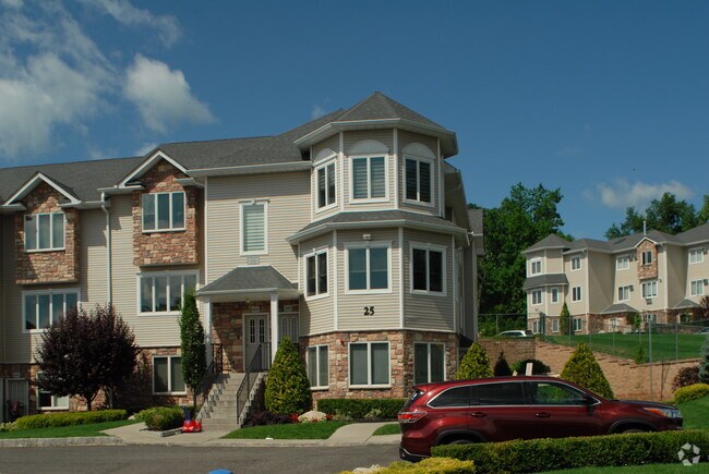 Building Photo - 25 Bluefield Dr
