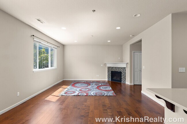 Building Photo - Beautiful 4 BD* 2.5 BA* Single Family Home...