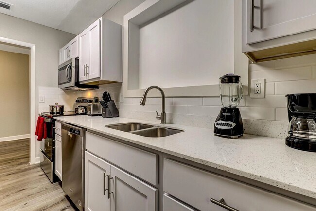Foto del edificio - 6105 Duke Rd