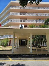 Building Photo - 2905 Point E Dr