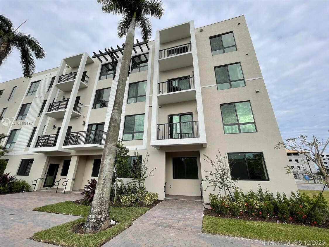 Foto principal - 4636 NW 84th Ave