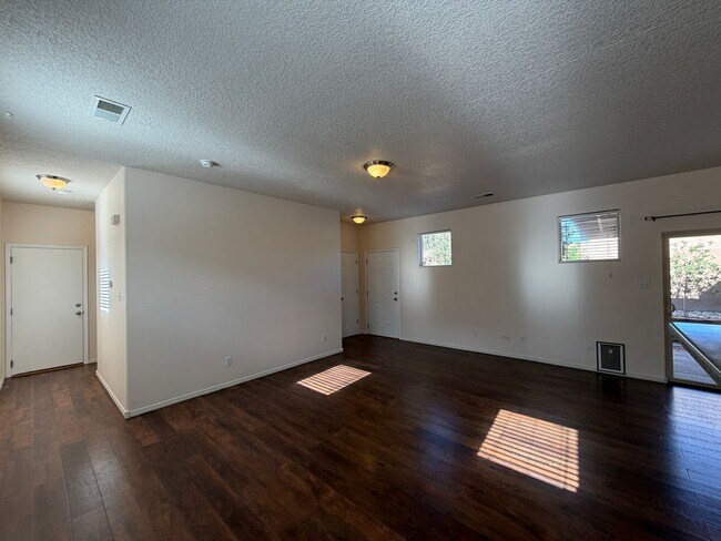 Building Photo - 2 Bedroom Single Story Town Home Available Near 98th St SW & Dennis Chavez Blvd SW!