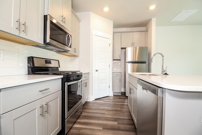 Building Photo - Beautiful Townhome in Popular Simpsonville