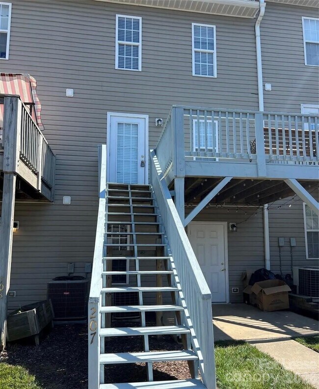 Building Photo - 113 Steam Engine Dr