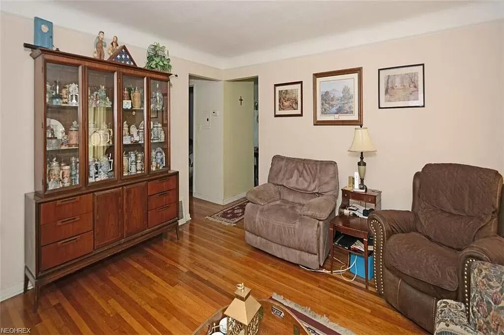 Sala de estar sin muebles - 13405 Eastwood Blvd
