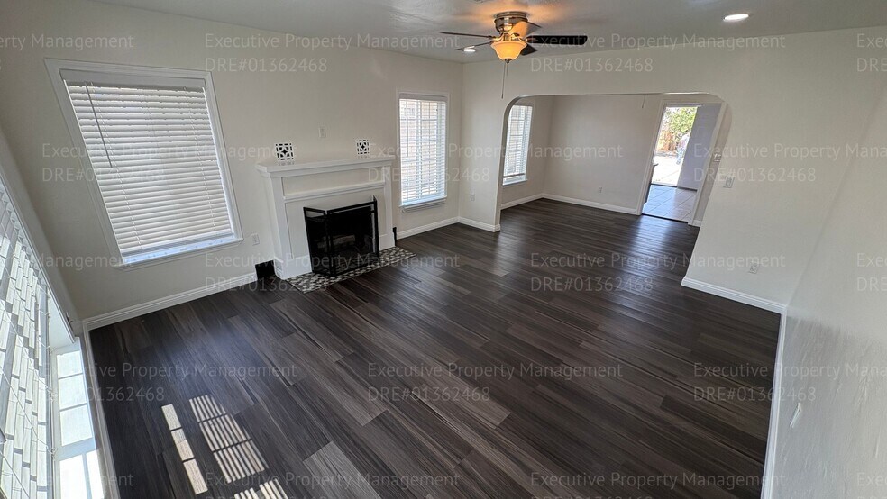 2 bedroom 1 bathroom house located in the 93307 zipcode near E Brundage Ln/ Madison St