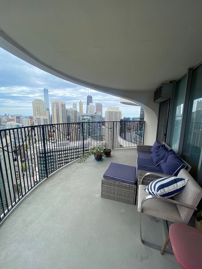 Foto del edificio - 300 N State St