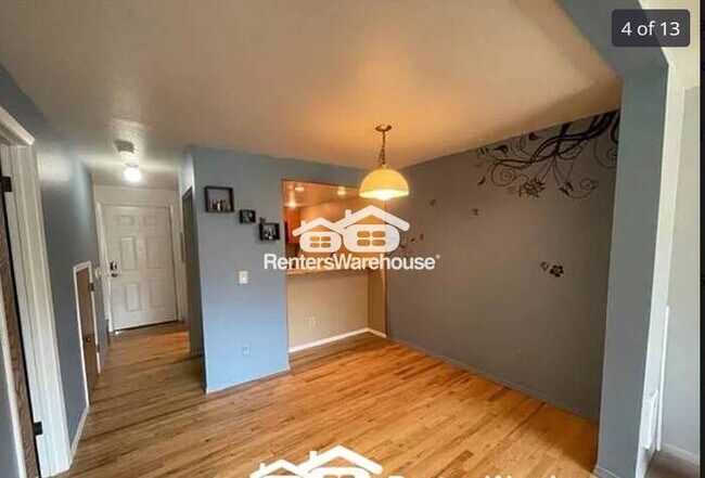 Building Photo - Available 3/1