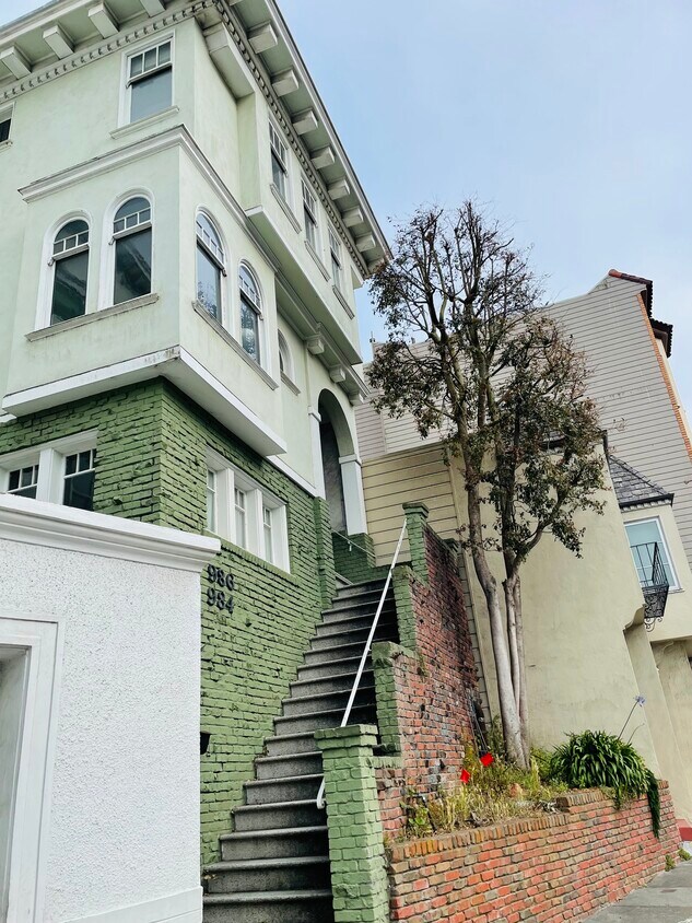 Outside building - 986 Ashbury St