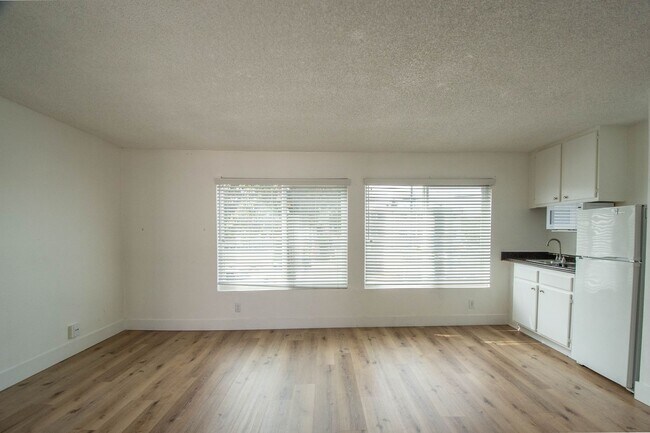 Foto del edificio - 15049 Burbank Blvd