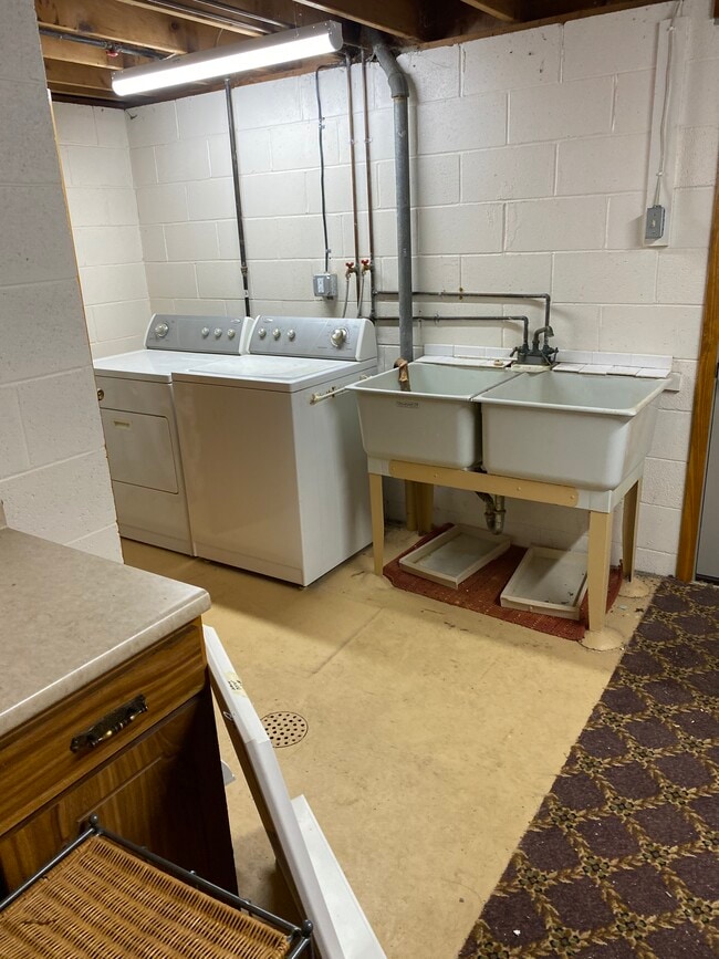2119 St. Leo Laundry - 2119 Saint Leo St