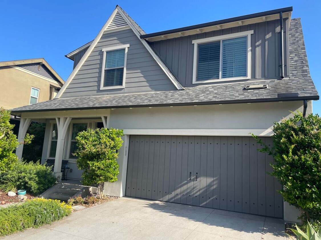 Primary Photo - Hard to Find -UCI Campus! 4 bed/3 Full Bat...