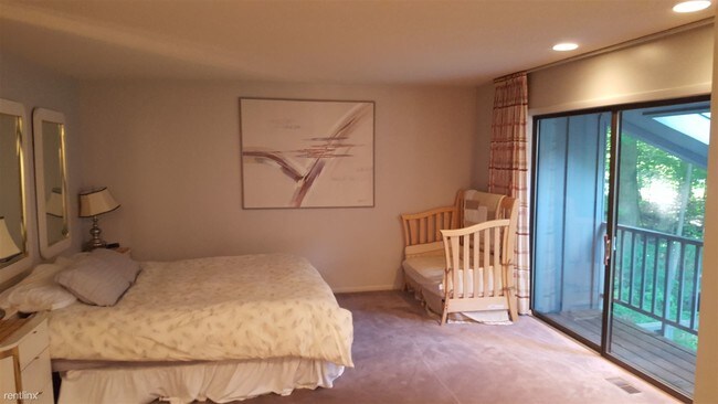Foto del edificio - 5 br, 3.5 bath House - 2150 W 32nd St Sant...
